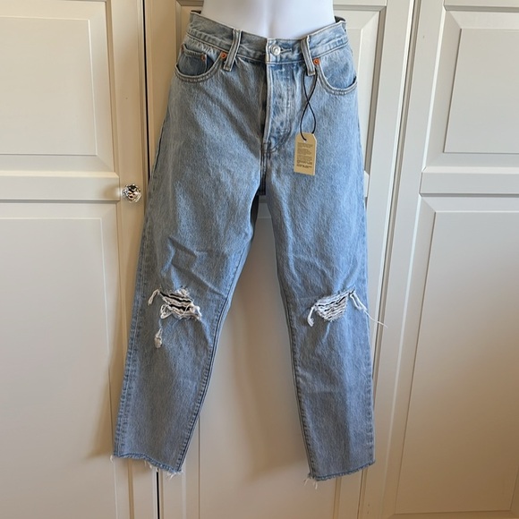 Levi's Premium WEDGIE FIT Light Wash Size 30, High Rise, Straight Leg Distressed - Picture 5 of 17